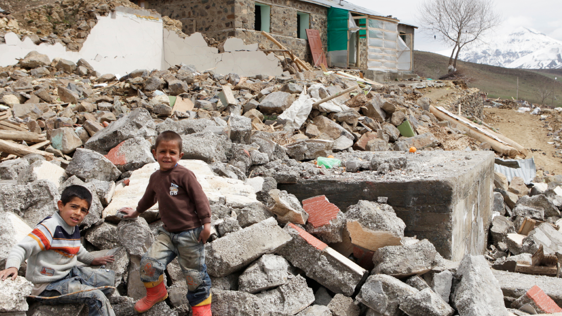 Journalists are taught to respect children's rights when covering disasters